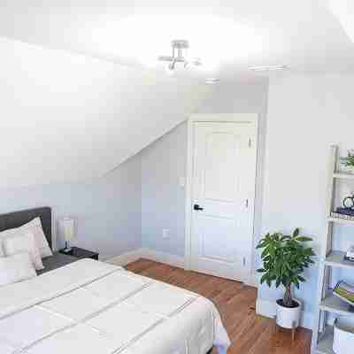 Modern 5BR 3BA • Retreat Near Subway & Downtown • Free Parking Rooms