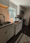 Cheerful 2-bedroom Edenton bungalow getaway