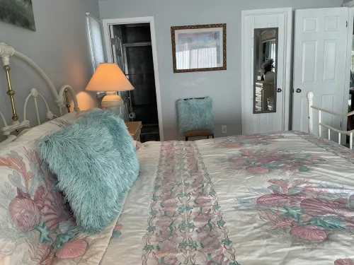 Warm and Cozy Home in Quiet Neighborhood!! LLC