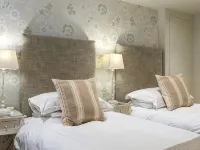 Lorne House Bed & Breakfast Hotels in Box