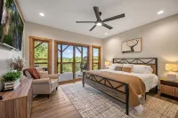 Royal Retreat - Brand New, Luxury, Mountain View, 4 Bedrooms, All En Suites! - Mountain view