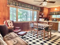 Lake Escape Cottage on Pickerel Lake Can Sleep 6 - Feriehus