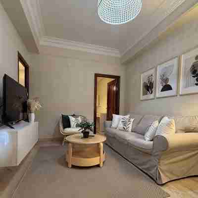 Spacious 4-Bedroom Apartment in Central Bilbao – Perfect for Families & Groups Others
