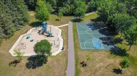 鄰近公園，帶圍欄庭院的五卧室家庭友好型住宅 - 民宿