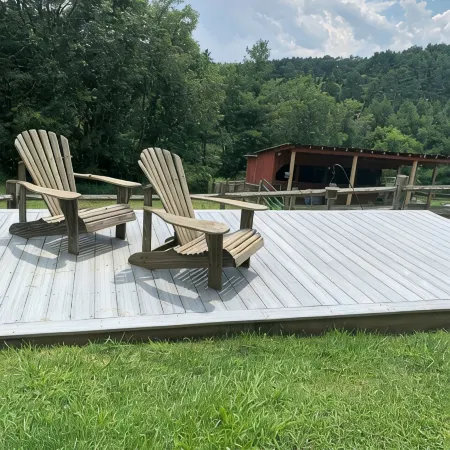 3-bedroom cabin in peaceful Fleetwood with WiFi, AC. Enjoy nature