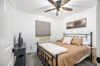 New Listing - Cape Royale Tree House w/ Fire Pit – Direct Lake Access - Wifi