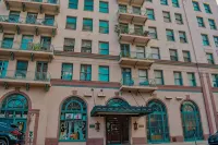 Chic Condo w Parking, AC and Steps to Beach and Convention Center