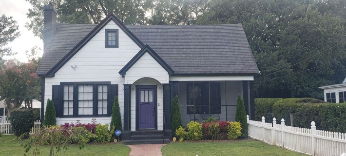 The Moise Manor,  a 1934 Bungalow, centrally located in the heart of Sumter. Hotels in Sumter County