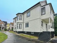 Boston Luxury Home, Free parking, 5 mins to the Casino, 10 minutes to airport. Hotels in Everett