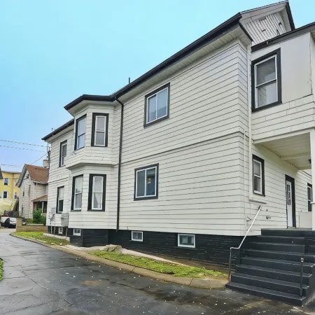 Boston Luxury Home, Free parking, 5 mins to the Casino, 10 minutes to airport.