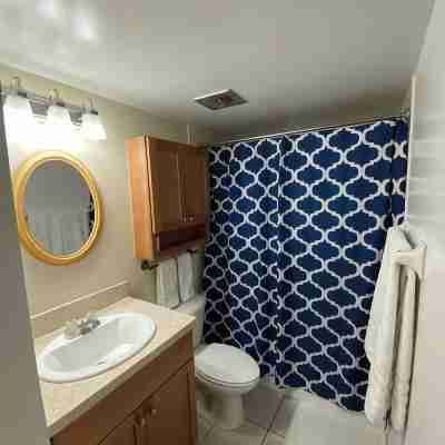 Great Location! Walk to Shands/UF/VA/Vet Rooms
