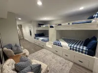 Hidden Pond Large Two Bedroom, Pet Friendly, with Hot Tub and Private Beach - Apartments