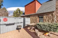 NoHo Stone Bungalow w/AC, W/D, 2 Smart TVs w/Speedy WiFi at Forest & Beaver St - Holiday bungalows