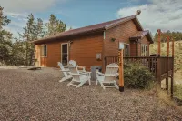 Mountain Views, Walk to Town, Hot Tub, AC - Wifi
