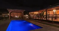 The Rocks Motel - Pools