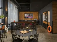Moxy Southampton Hotels near Bargate