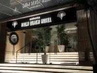 Warwick Palm Beach Hotel Hotels near Achrafieh
