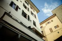 Benci House - parking