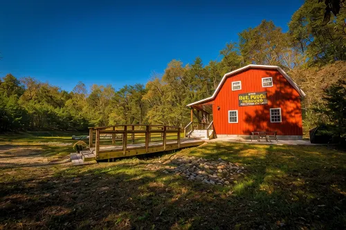 Escape to the Red Barn! Private Retreat on 8 Acres w/Firepit & Stocked Pond! - Alphydda