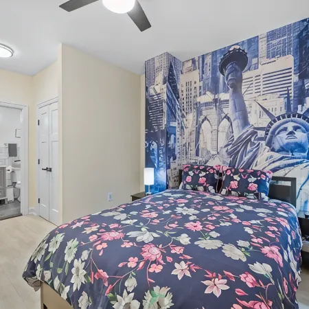 NEW-Free Prkg-2BR/2.5Bath/3 Queen Size Beds-Duplex