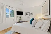 Mid-Century A-Frame Chalet. Dog Friendly. Only a Half-Mile Stroll to the Beach!