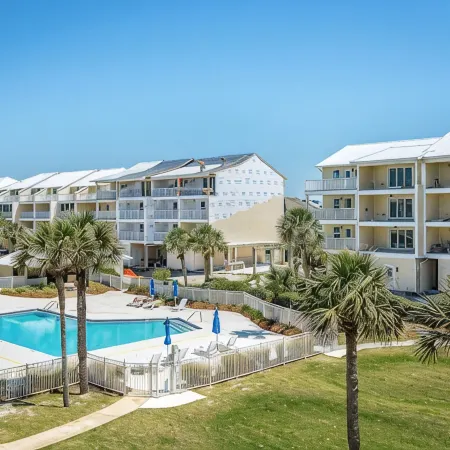 Seacliffs Gulf Views 3/3.5 Dog Friendly/Steps to beach/ Elevator - SPECIALS!