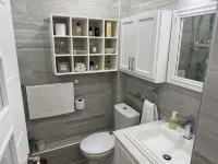 Elegant Poolside Apartment, Large Covered Terrace- Walk to Beach, West Coast - Apartments
