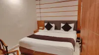 Royal Inn by White Panda Hotels - Airport Shuttle
