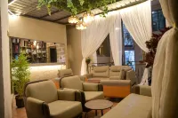 Milele is home-Cinema, gym, pool, bar-Bobiwine rd. - Homestays