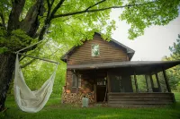 Spiral Staircase Leads To The Lofted Bedroom And Overlooks The Birch Woods. - シャレー