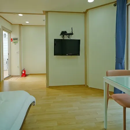 Anmyeondo Neipkeulrobeo Suyeongjangpensyeon