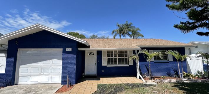 Clearwater Vacation Paradise Home Pool & Hot Tub, Outside Bar- TV, Pets welcome Hotels in Largo