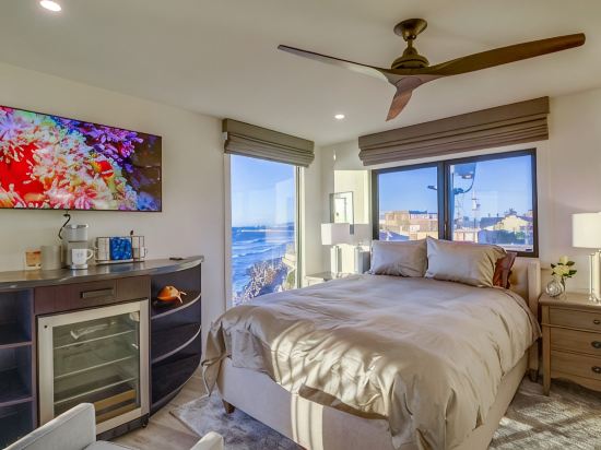 New Luxury Condo on Ocean Cliff, 2 Bedroom Suites, Full Kitchen, Living Room