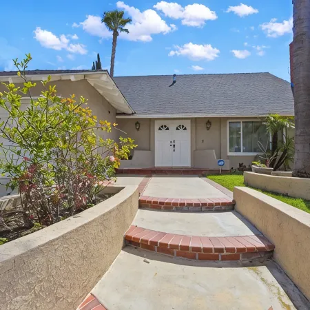 Stunning Coastal Escape w. private pool & spa, arcade, near themed parks & beach