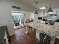 Casa De Ferrari - Charming Westside 3 bedroom 2 bathroom 1,900sf Sleeps 10 - homestay