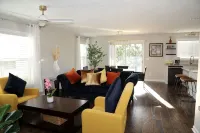 Elegant & Renovated Family Space-King Size Bed - Wifi