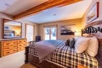 The Kebler Home: Walk to Elk Ave! Dog Friendly! - Wi-Fi