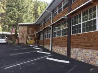 Sitzmark Chalet Inn - موقف سيارات
