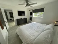 Modern lakeside pool home near hardrock and fll airport