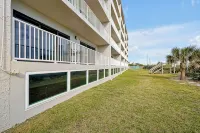 Family Beachfront Condo - Cocoa Beach Boardwalk - Pool