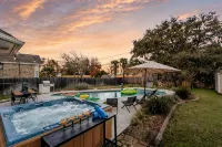 ATX Arcade, Theater, & Poolside Oasis! Pet & Kid Friendly!