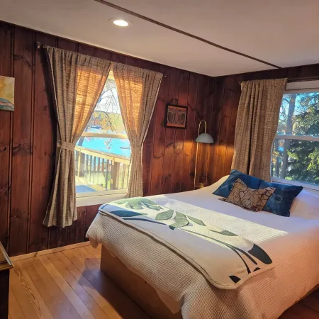 Charming 2-bedroom cabin with a stunning view