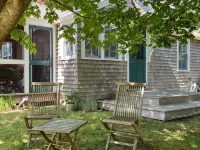 Charming Sun Filled Eastham Cottage at Fort Hill イーストハムのホテル