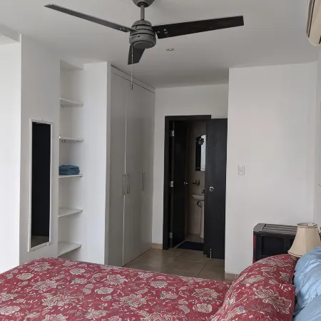 Spectacular Penthouse Ocean View Across From Beach. Free parking on Street!