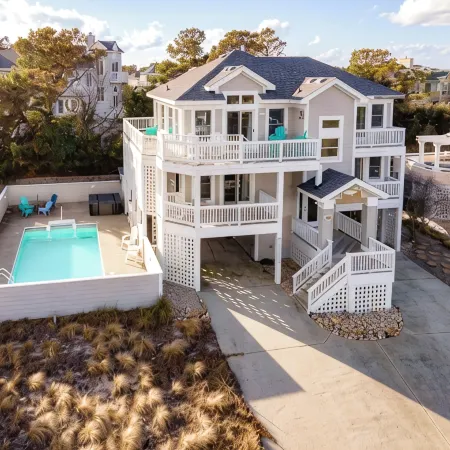 Salty Paws. Pet Friendly. Minutes to Beach. Horizon Ocean Views.