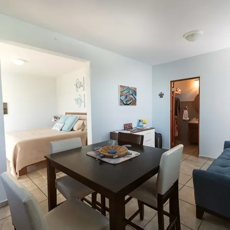 Sea Turtle Studio – Upscale Waterview Retreat, Stunning Sunrises & Full Kitchen!