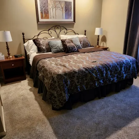 Walk-in Shower /Kings/ Clean/ Indoor&Outdoor Pools/ on Golf Course 10th Fairway