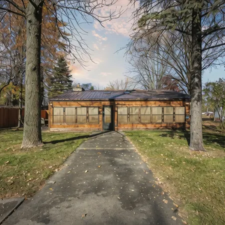 Lakefront Log Cabin - Private Pier & 4 Kayaks!