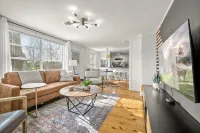 Cozy bungalow in charming Old Town Tomball - Kitchenette