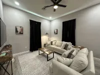 The Mustard Seed Cottage-Charming 3-BR Craftsman conveniently located downtown! - 4-Star